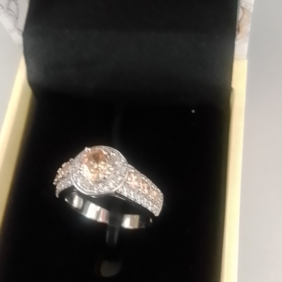 Ring - Picture 2 of 3